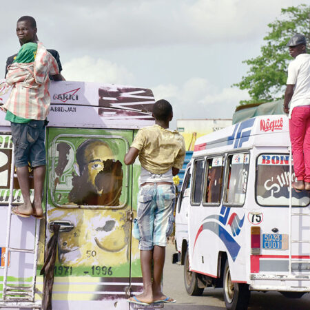 Reportage : Les personnalités du passé sur les camionnettes de la Côte d’Ivoire.