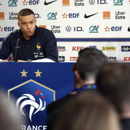 Kylian Mbappé: «Le PSG m’a dit que je n’allais plus jouer, Luis Enrique et Luis Campos m’ont sauvé»